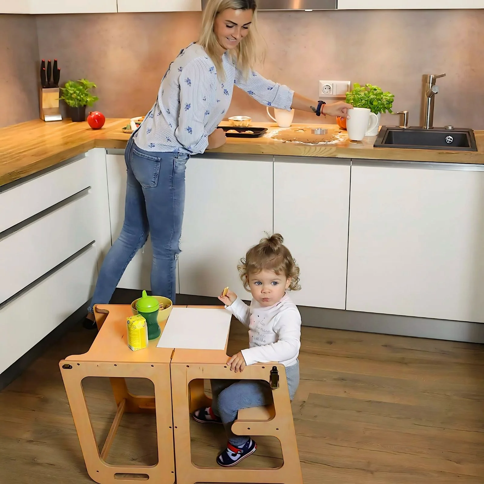 Faltbarer Kinder-Lernturm aus Holz mit Maltafel - Image 5
